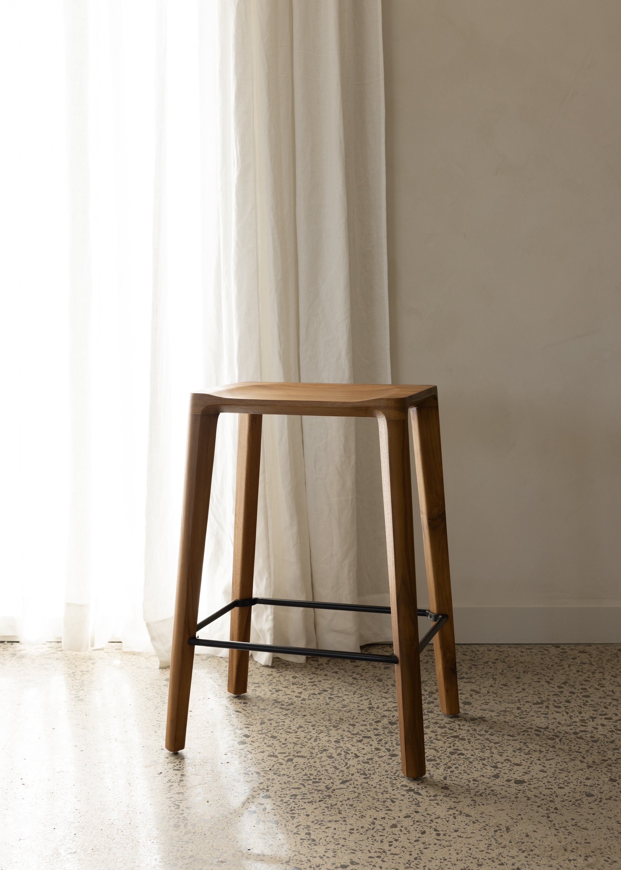 Glide Bar Stool / Natural