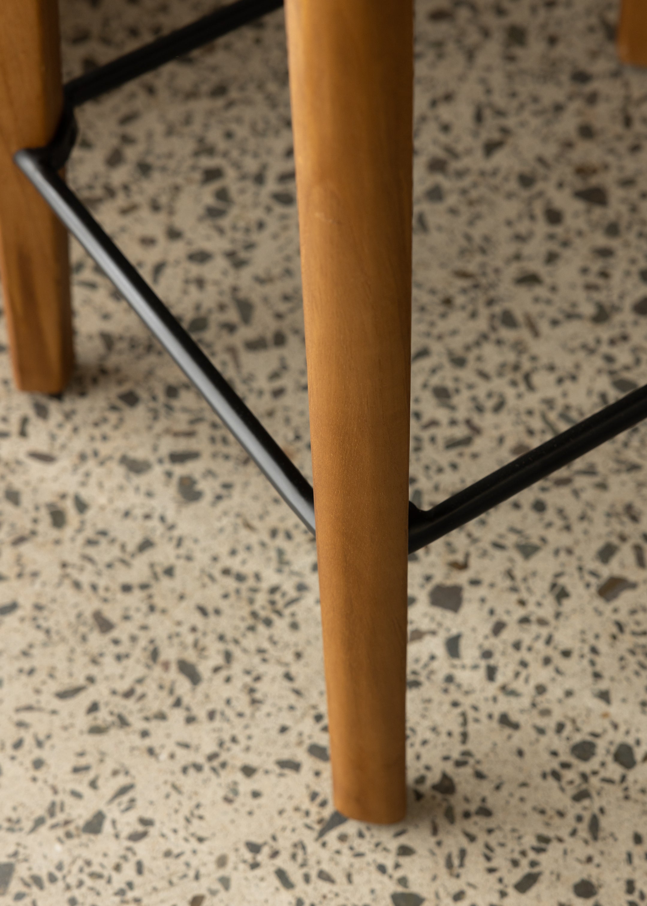 Glide Bar Stool / Natural