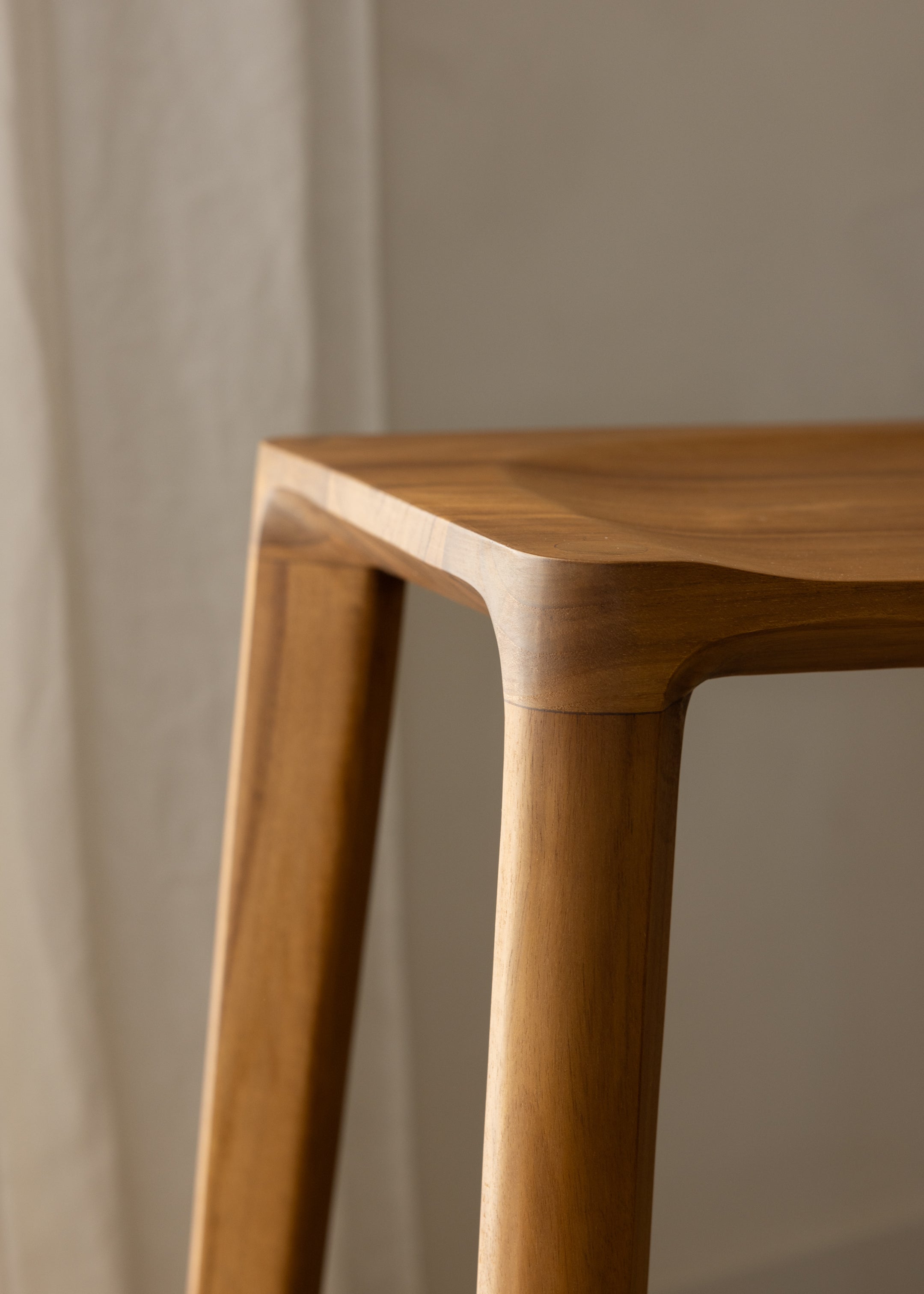 Glide Bar Stool / Natural