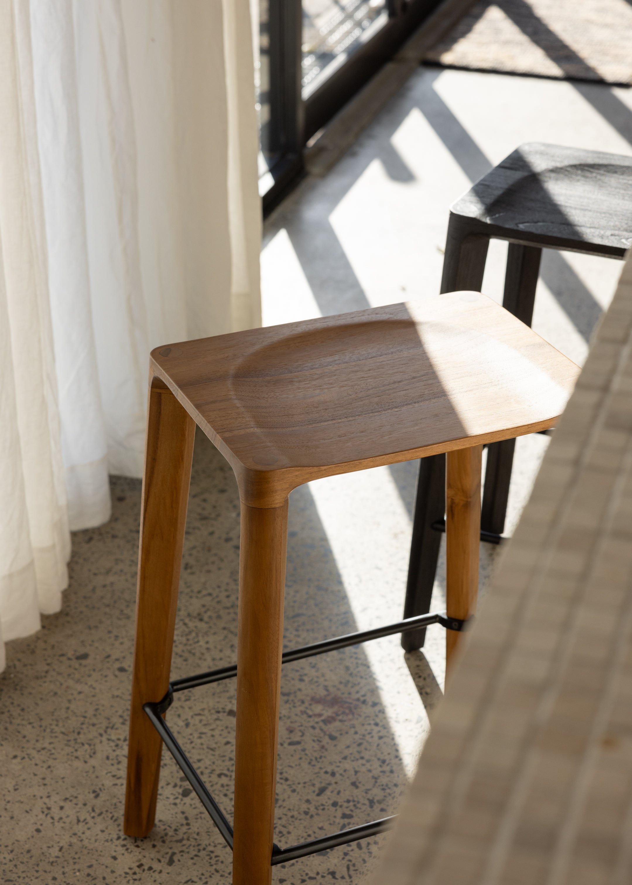 Glide Bar Stool / Natural