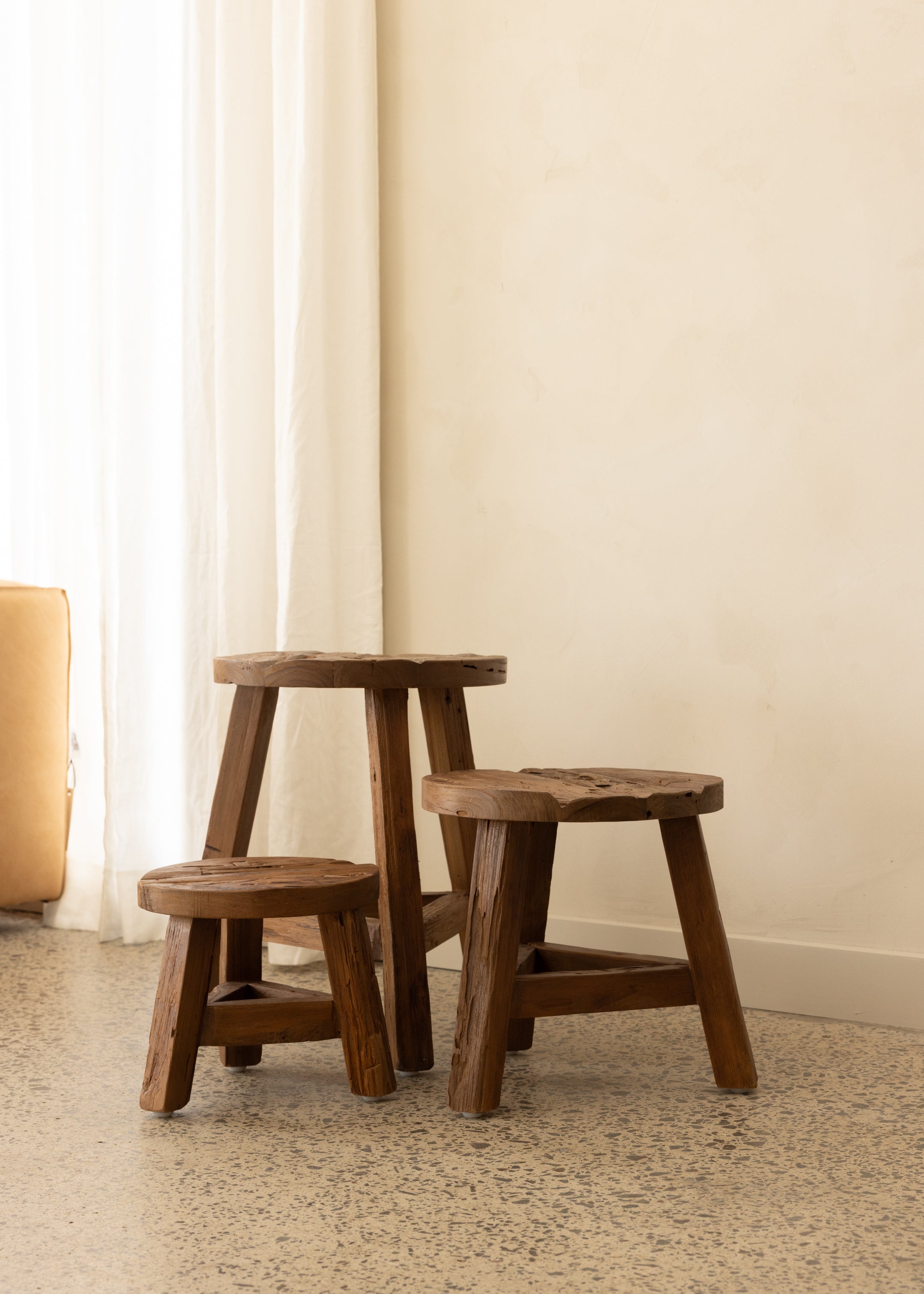 Rustic Triangle Stool Low / Dark Teak