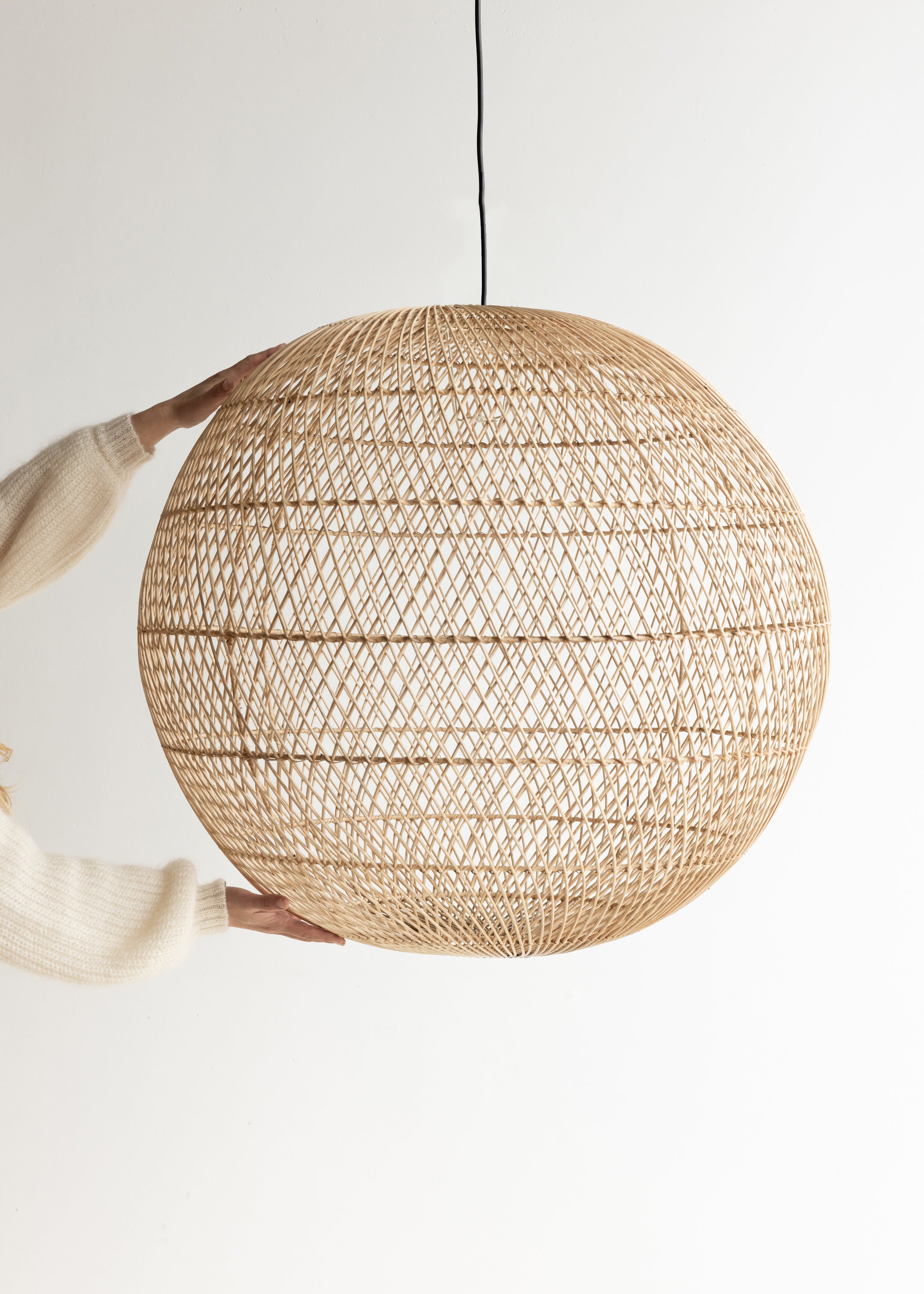 Globe Pendant / Natural