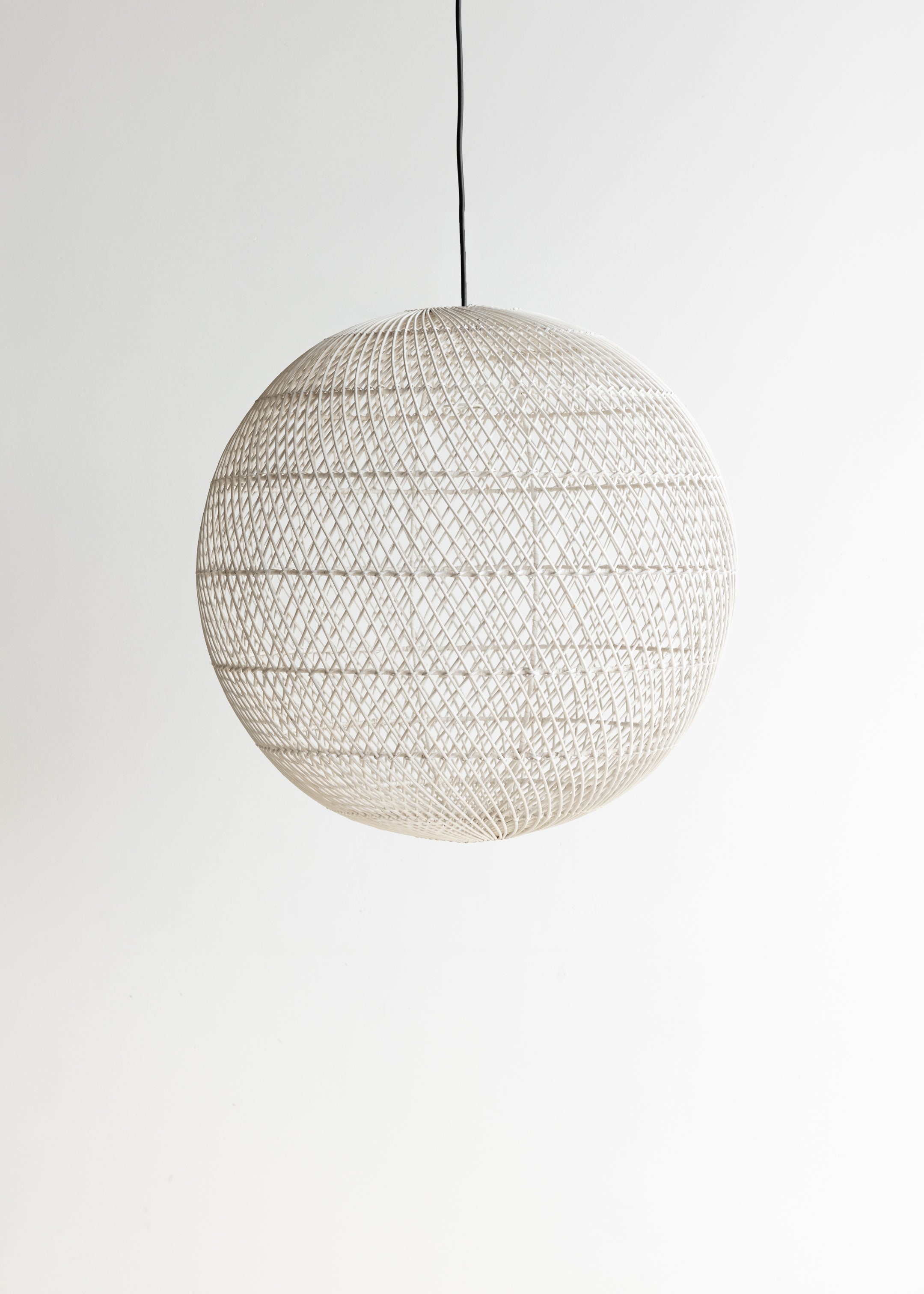 Globe Pendant / White