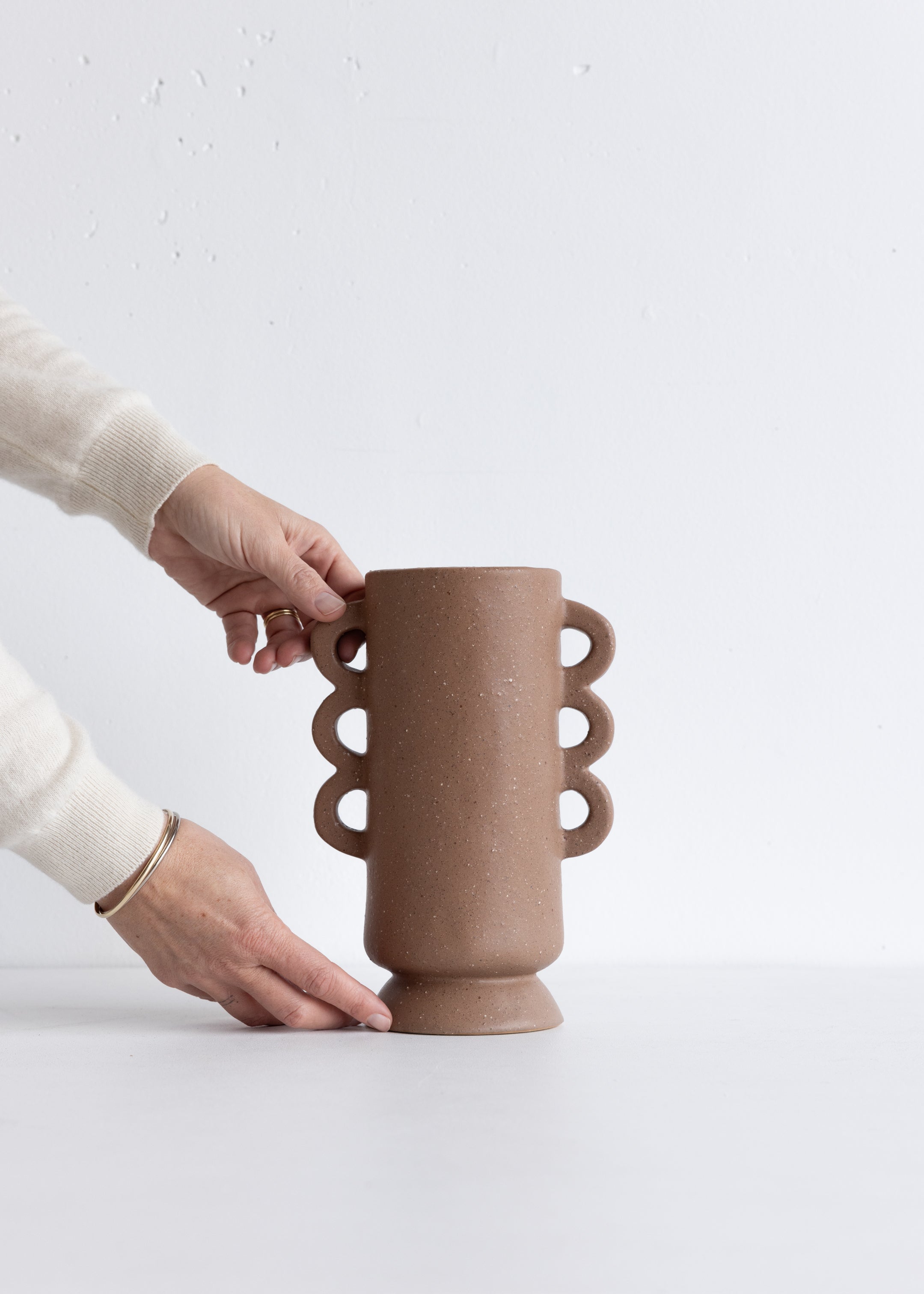 Wavy Stoneware Vase / Nougat