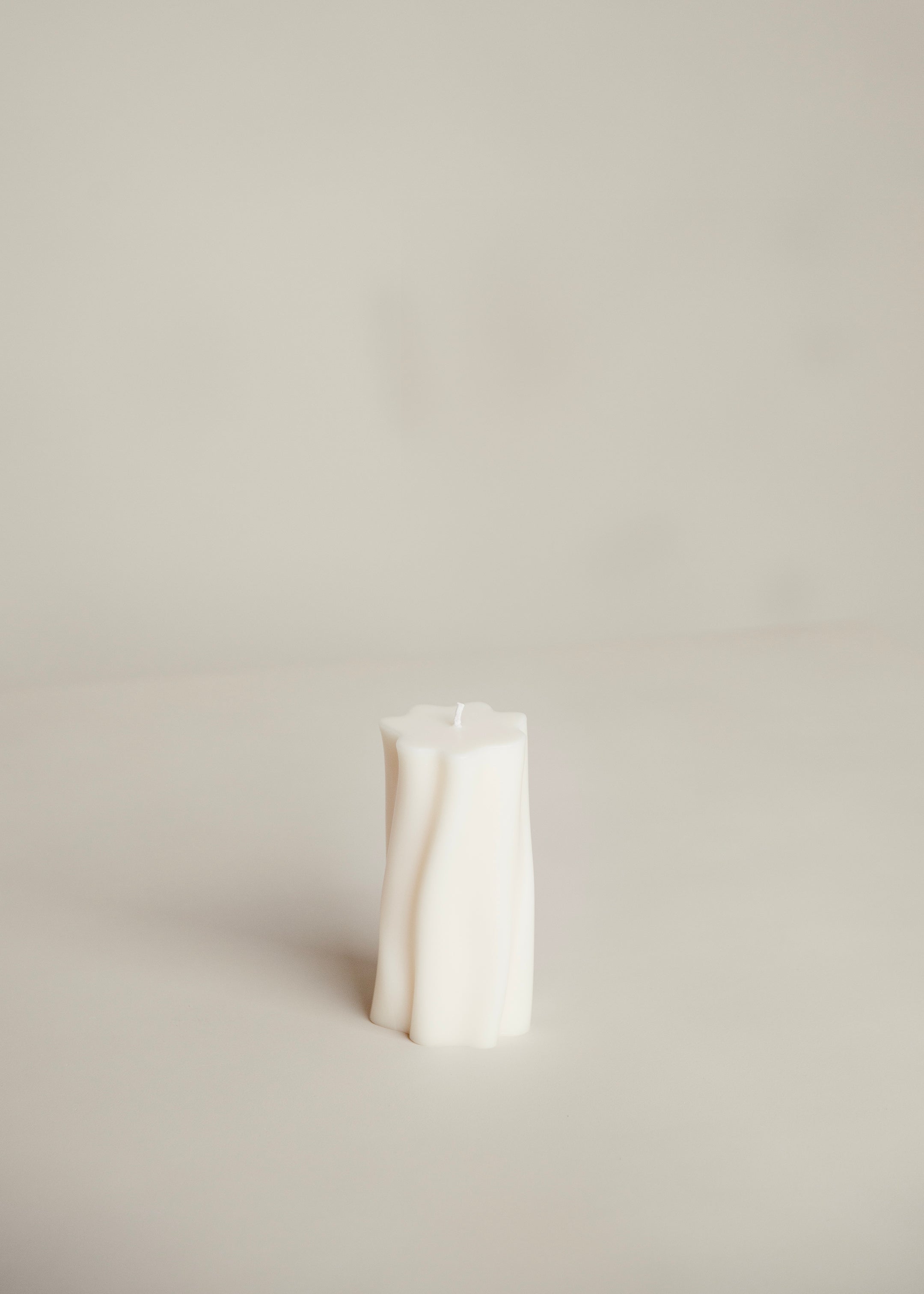 Lulu Mini Pillar Candle / Ivory