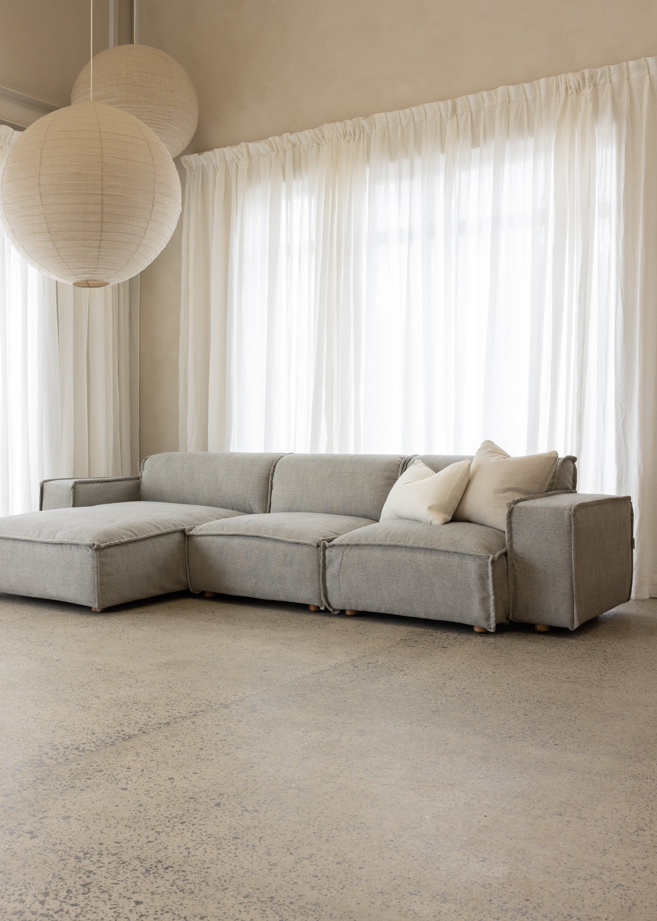 Brownsville L Sofa Right With Armrests / Santa Monica Smooth Grey