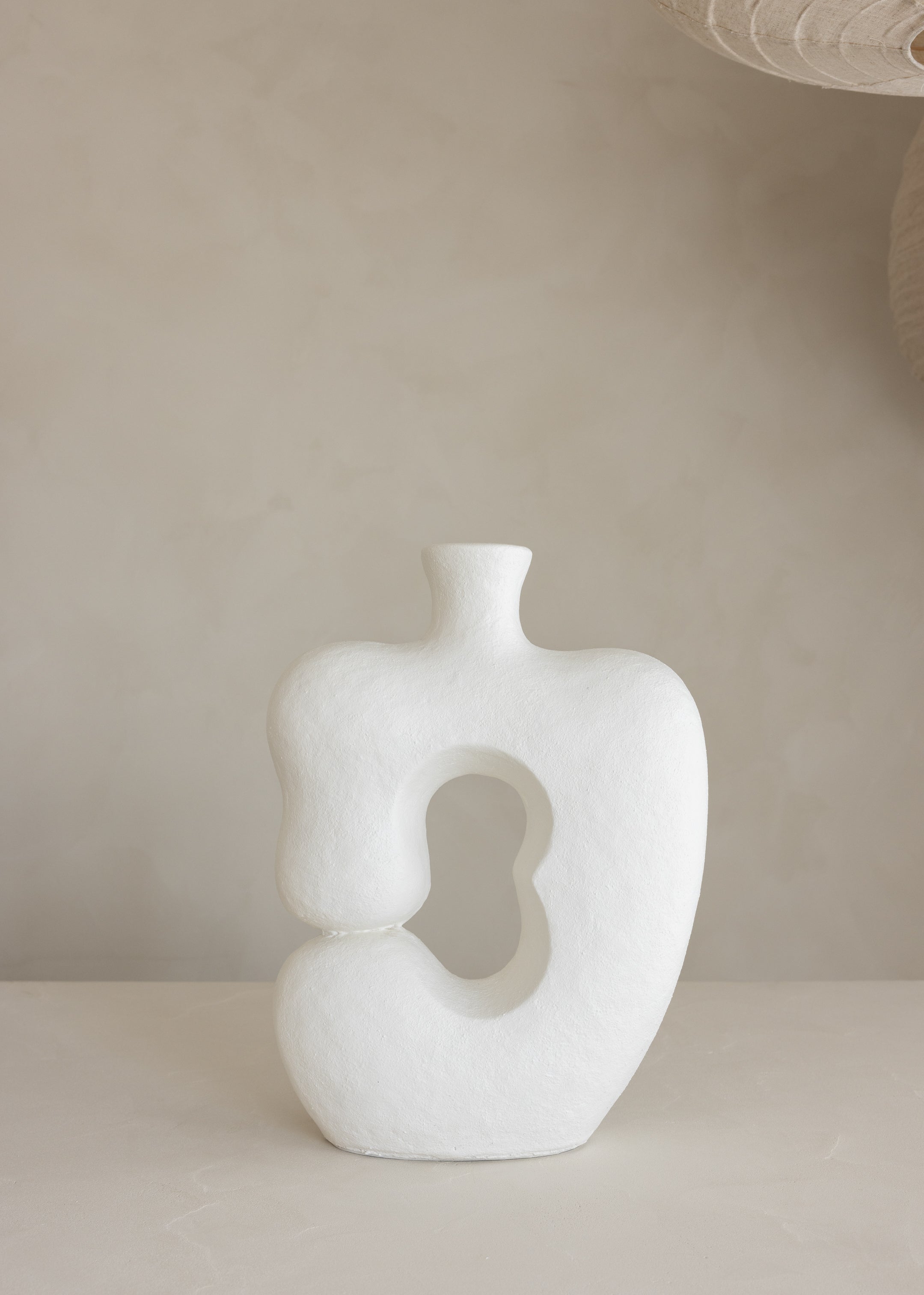 Olay Vase / Ivory