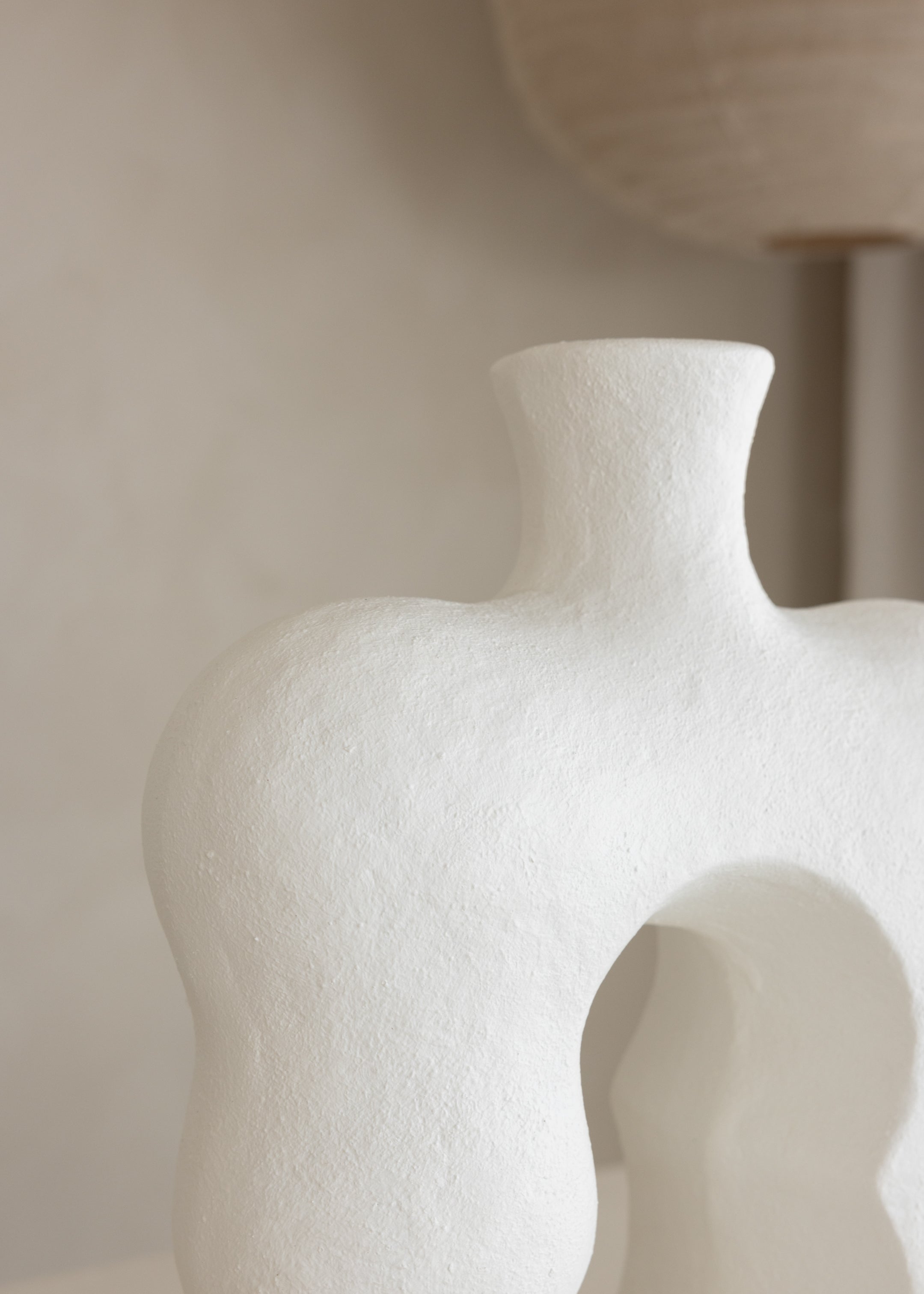 Olay Vase / Ivory