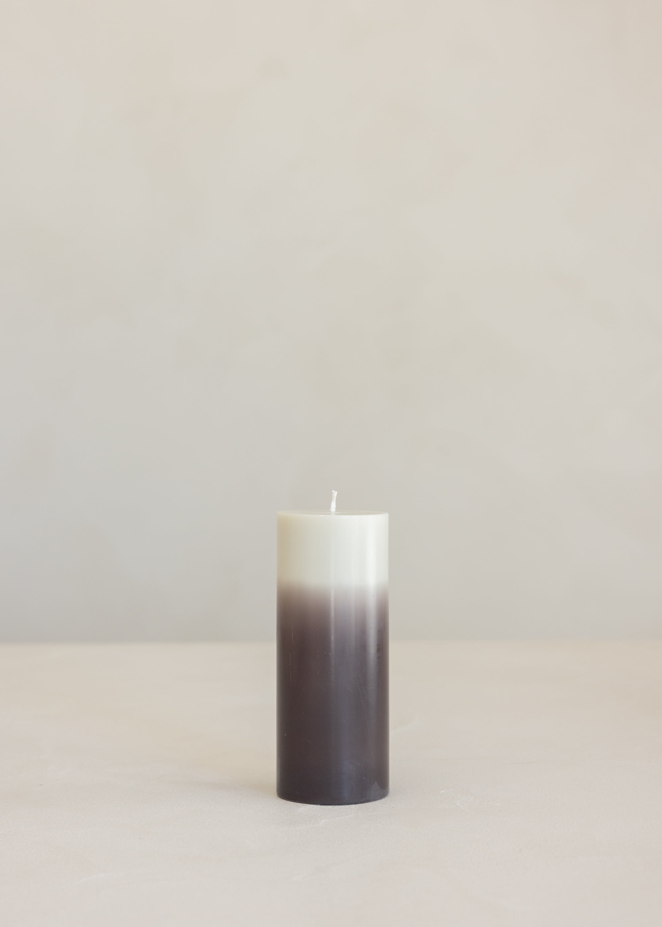 Ombre Candle Medium / Dark Grey