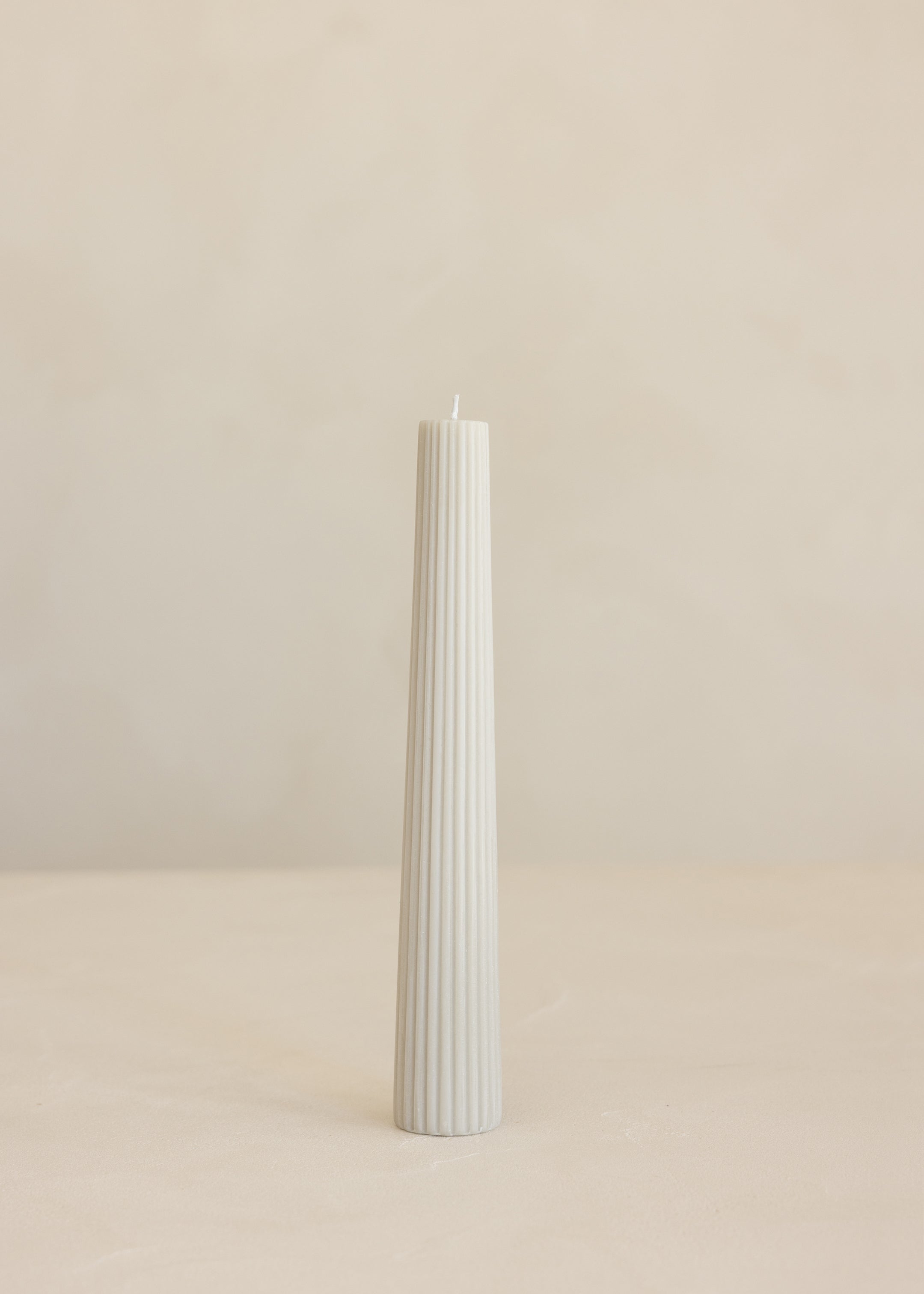 Tapered Lone Pillar Candle / Pale Eucalyptus