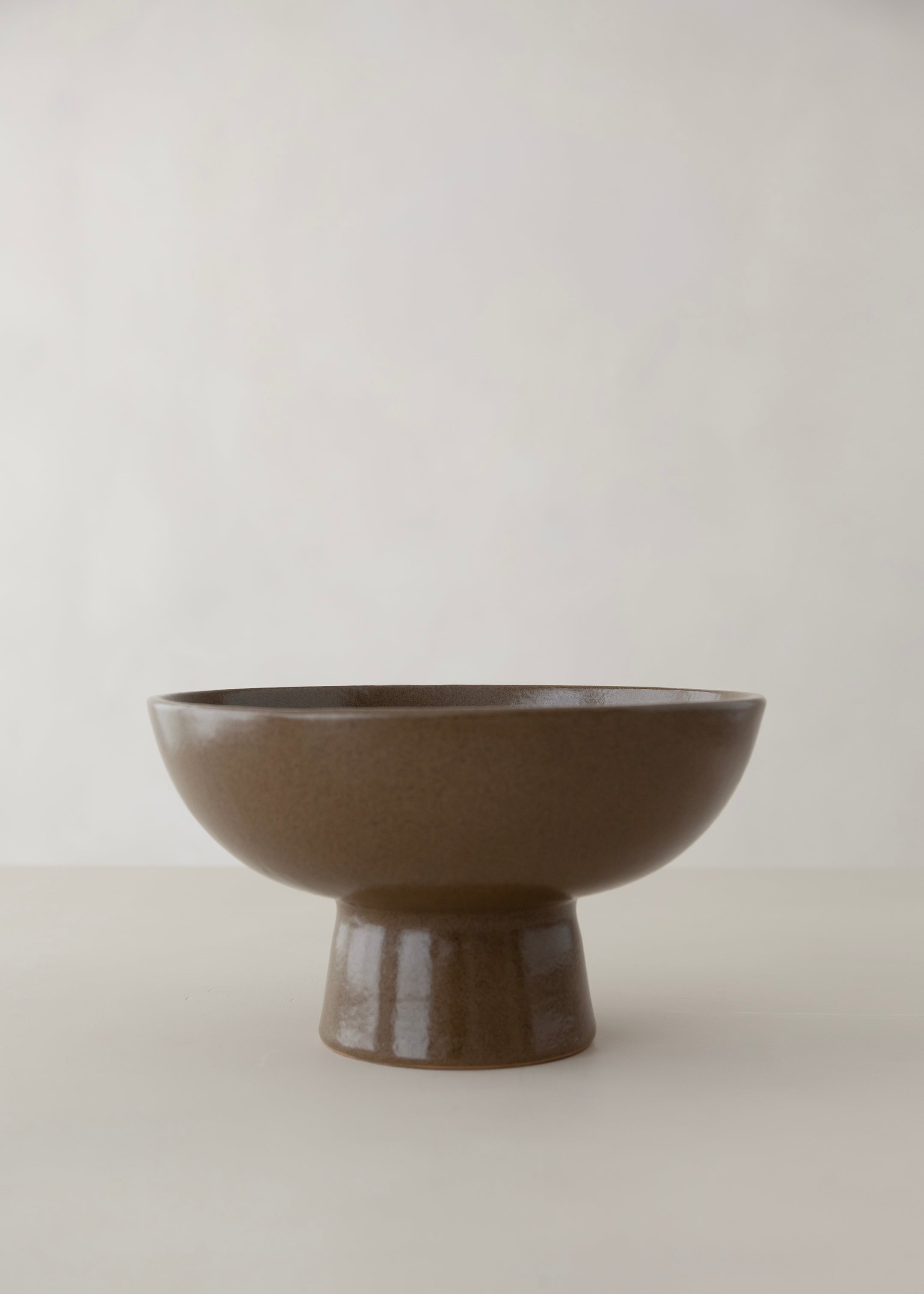 Lara Pedestal Bowl / Olive