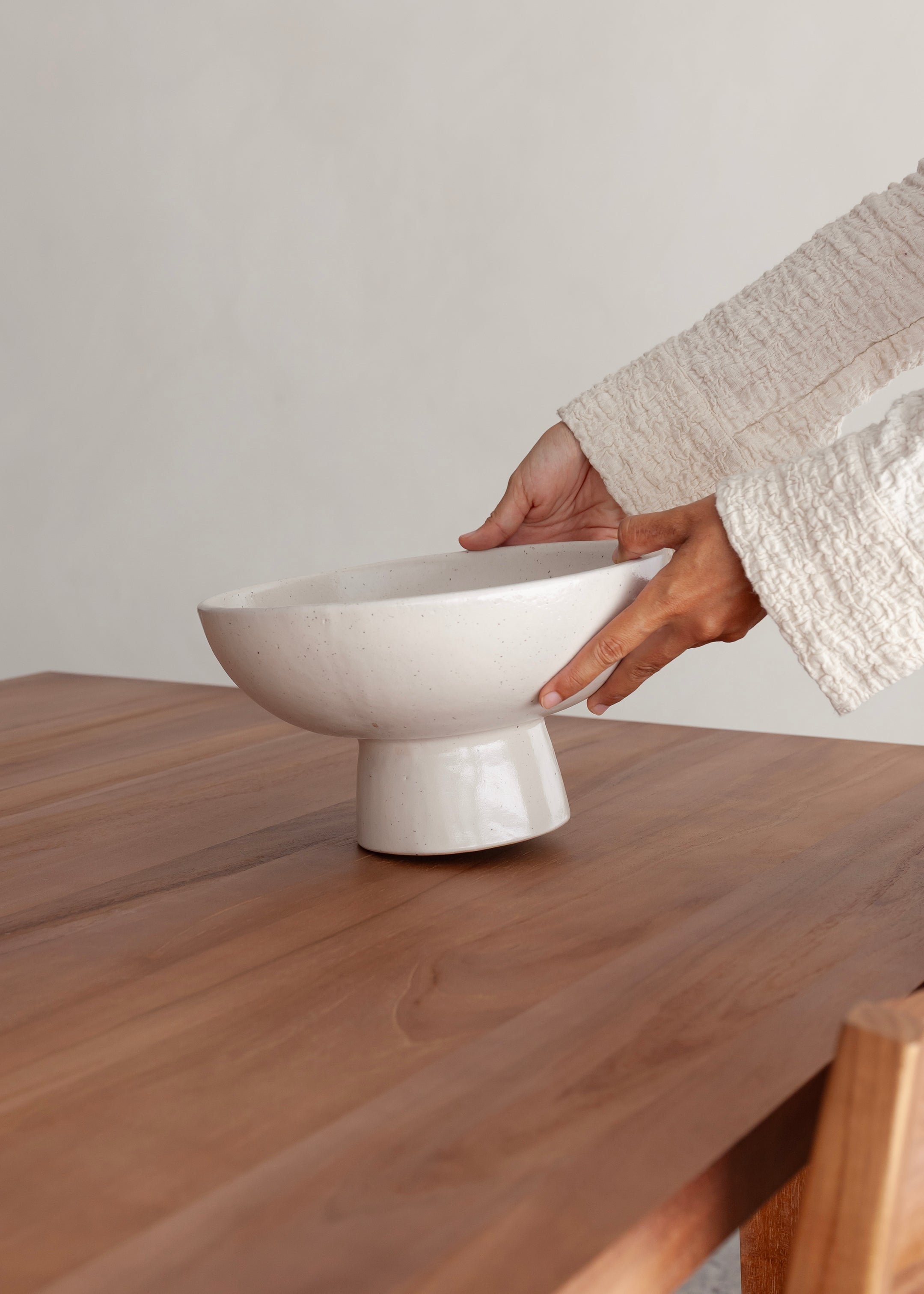 Lara Pedestal Bowl / Speckled White