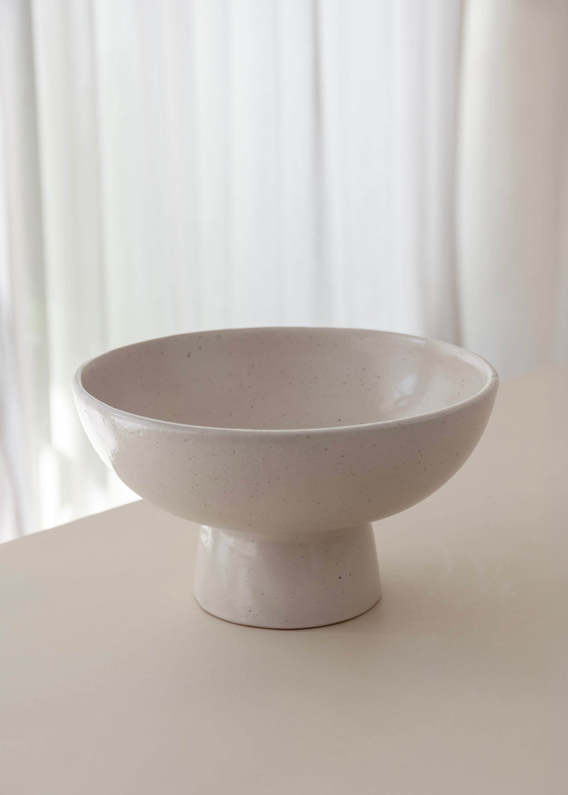 Lara Pedestal Bowl / Speckled White