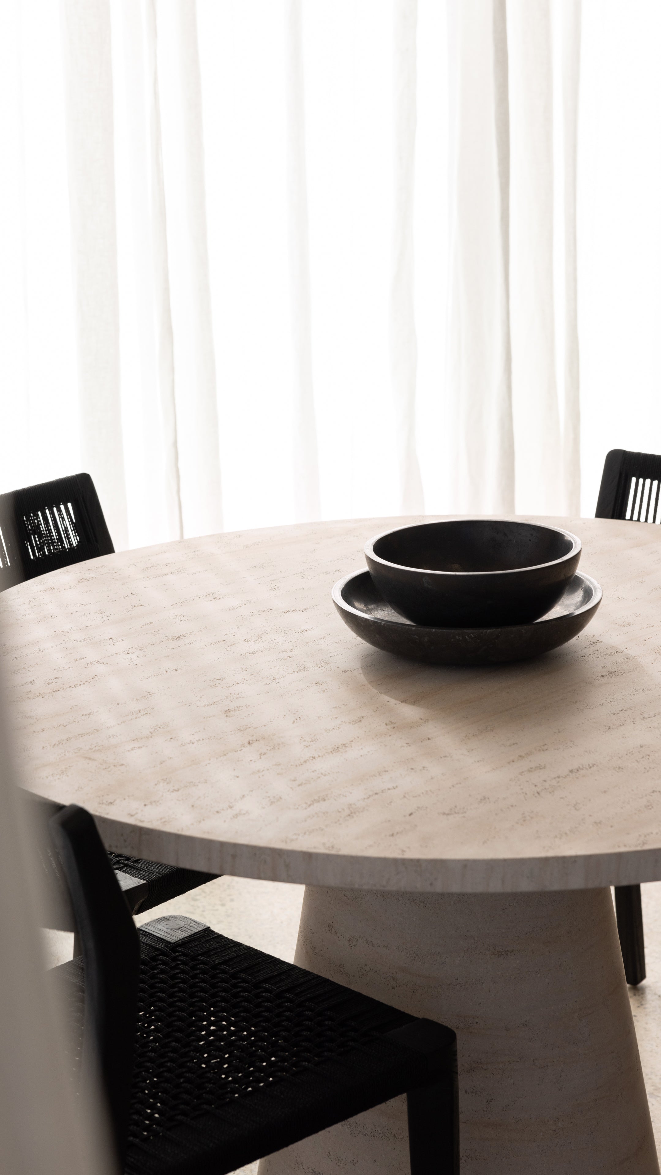 Maru Dining Table