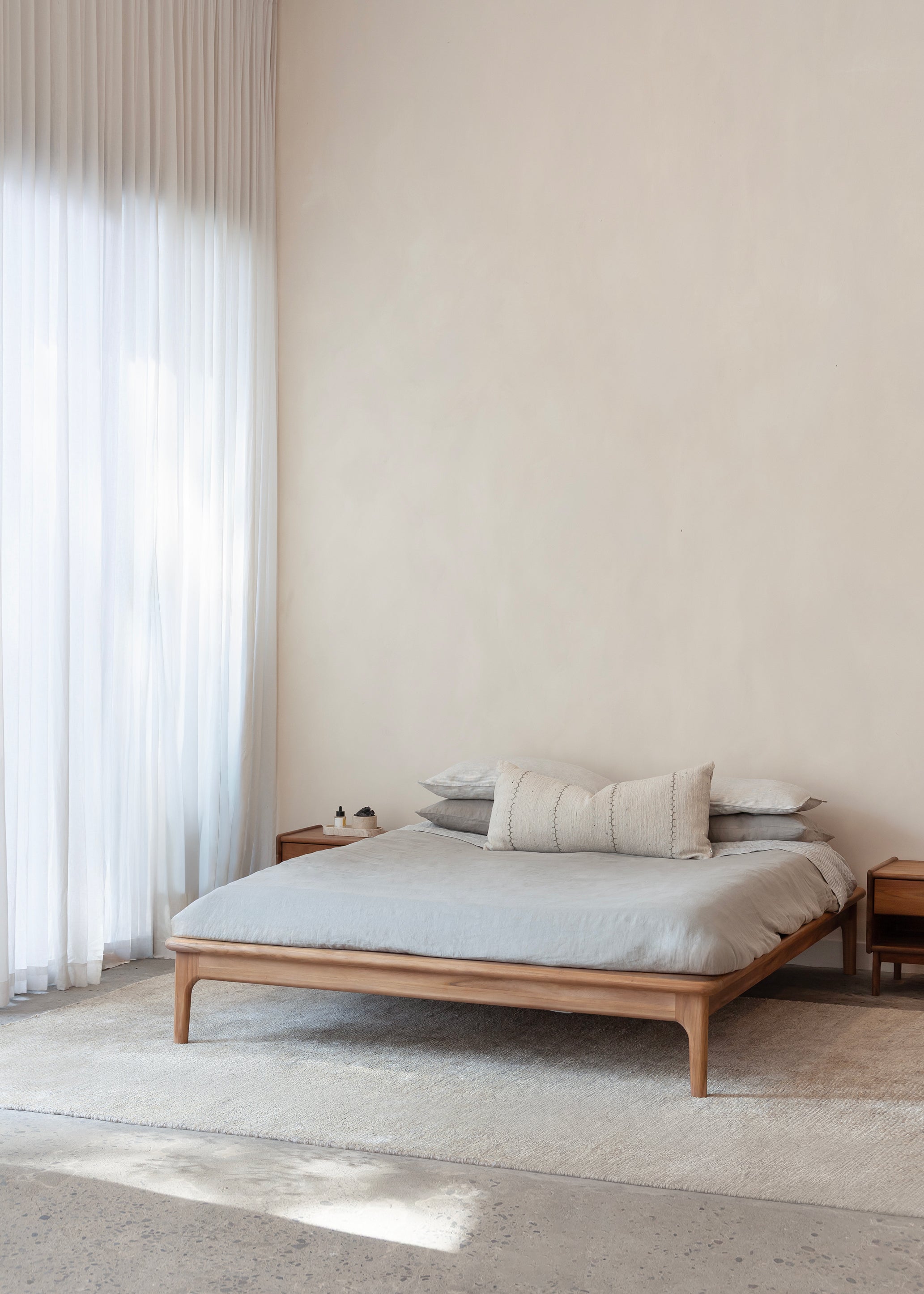 Noah Bed / Dark Teak