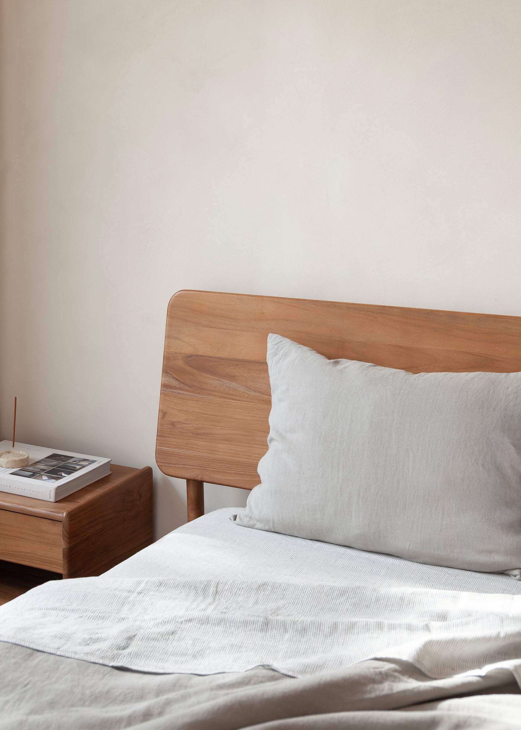 Noah Bed with Headboard / Dark Teak