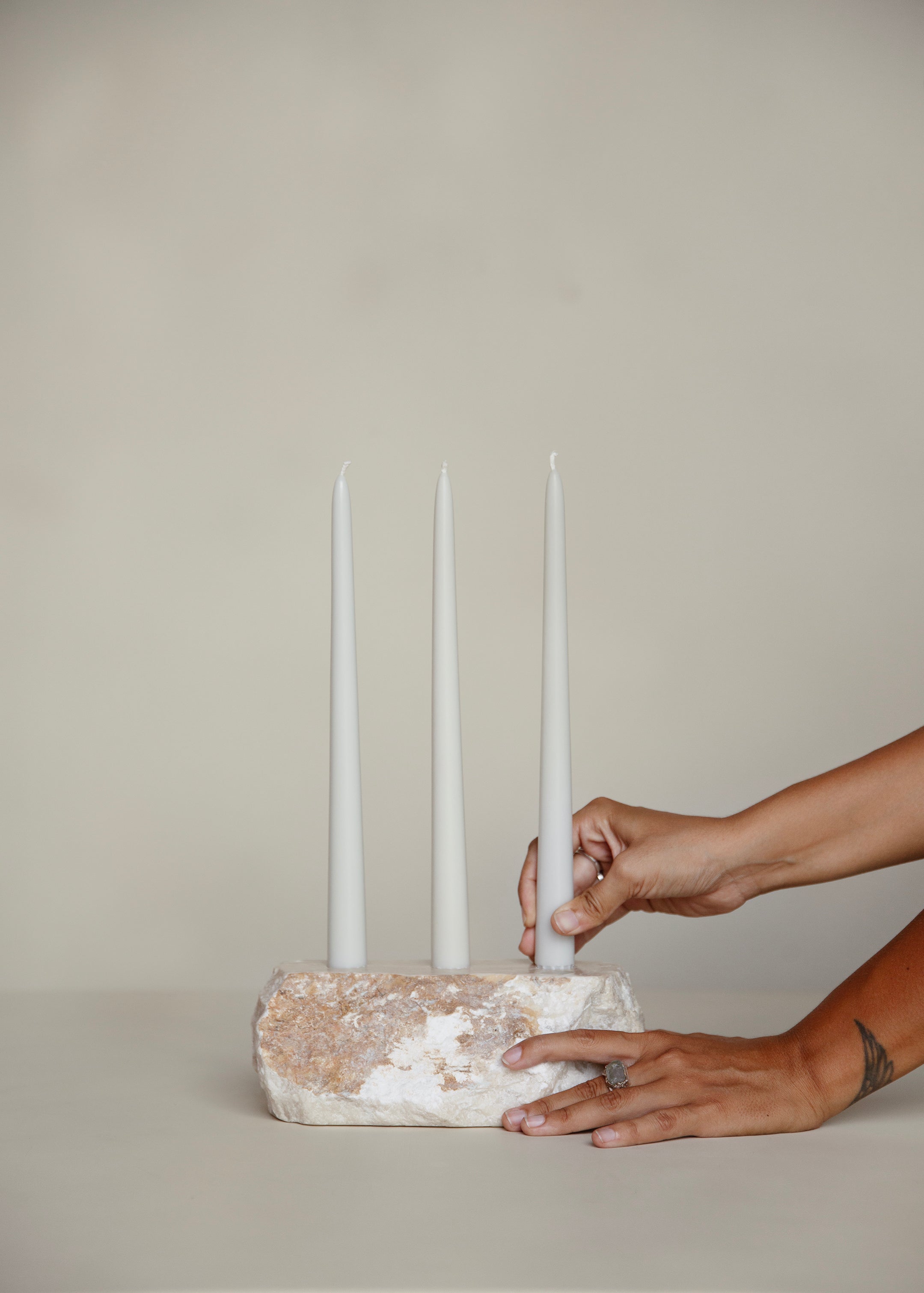 Vela Trio Onyx Candleholder / Ivory