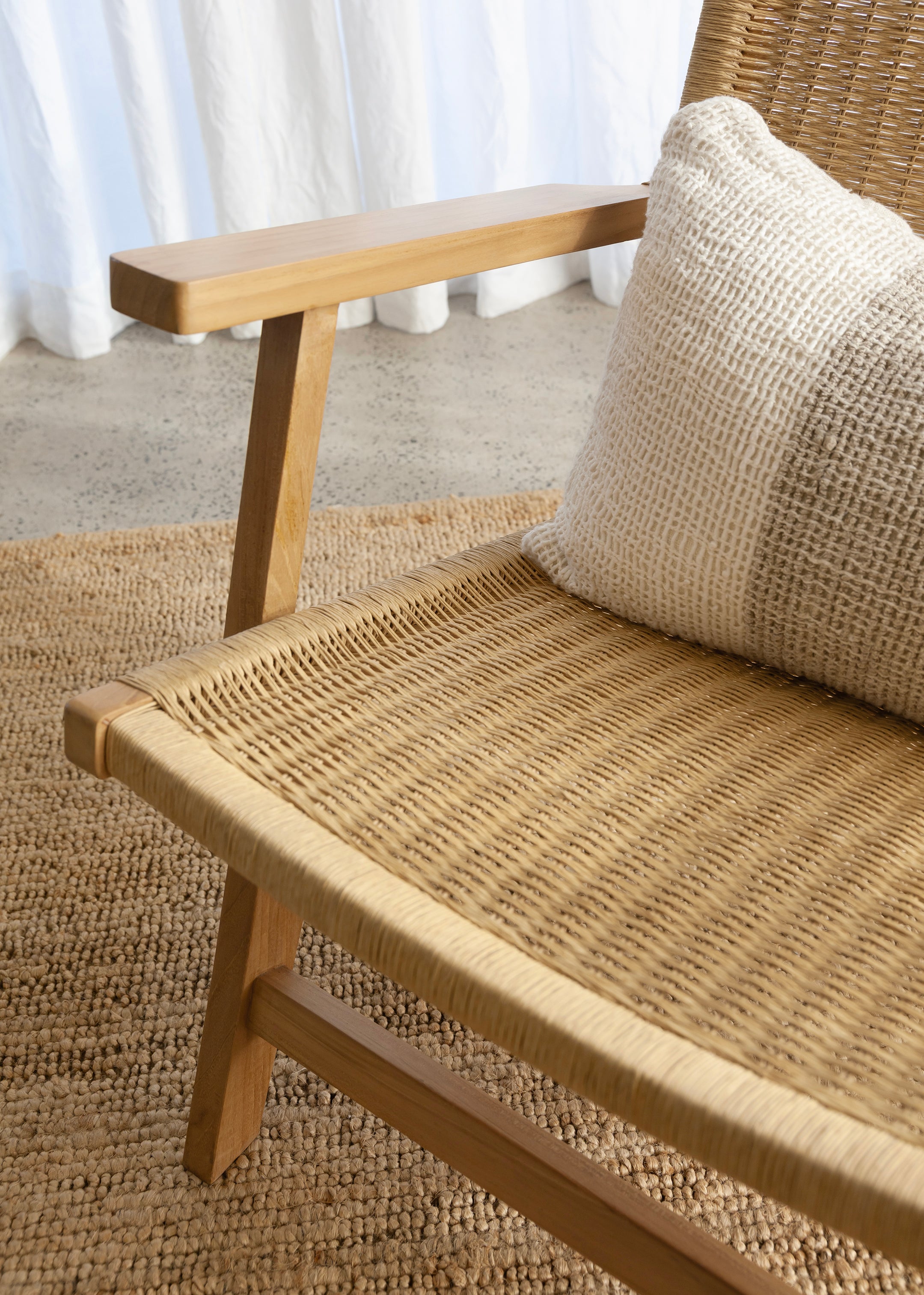 Sunday Teak Lounger with Arm Rest / Natural