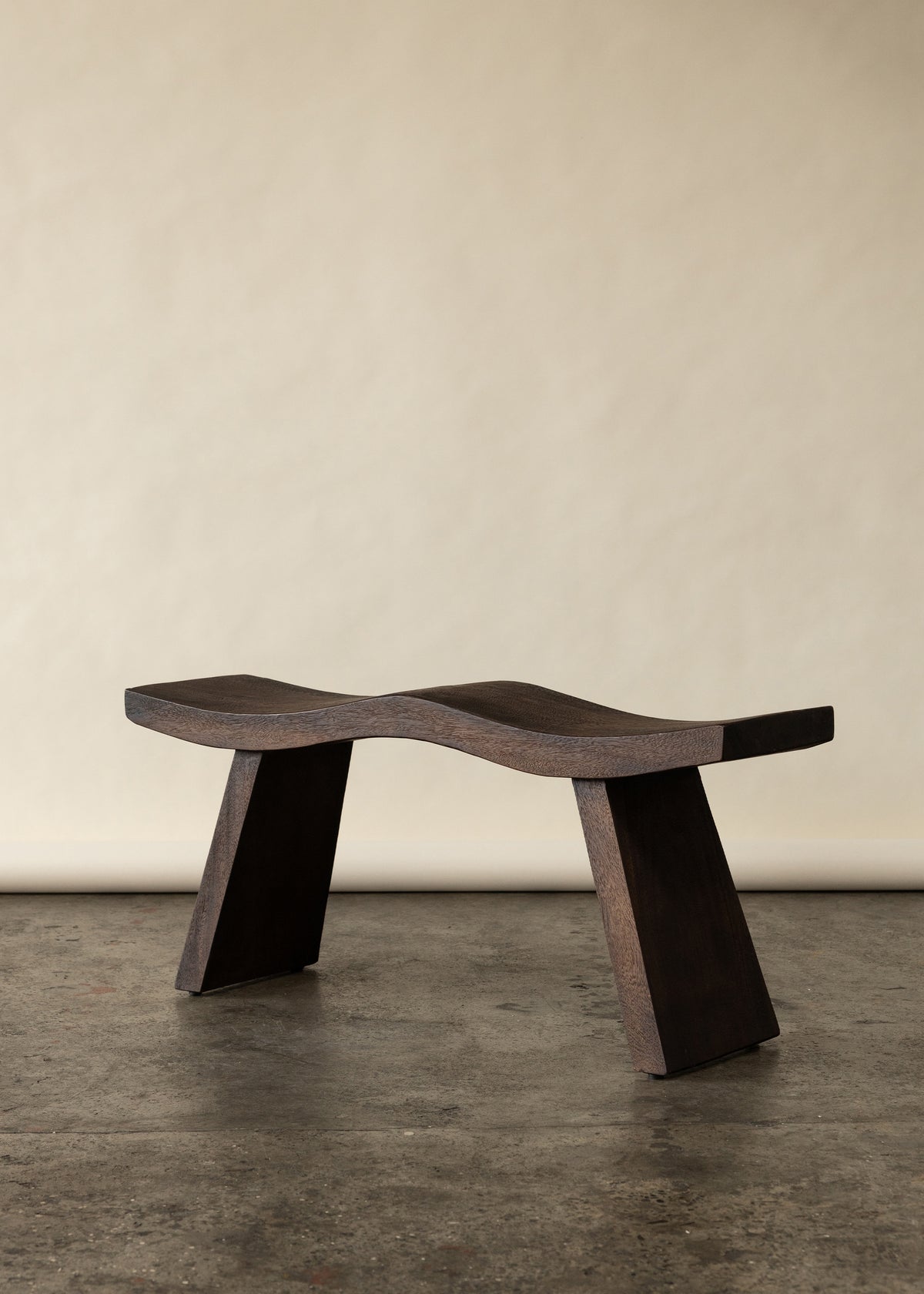Wave Bench / Walnut