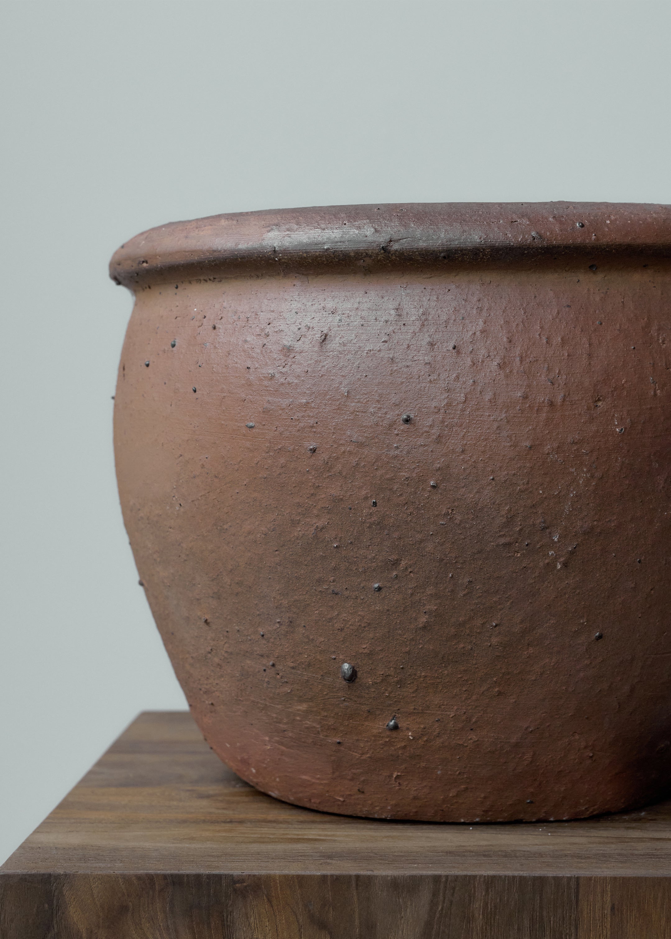 Dara Black Soil Pot / Large