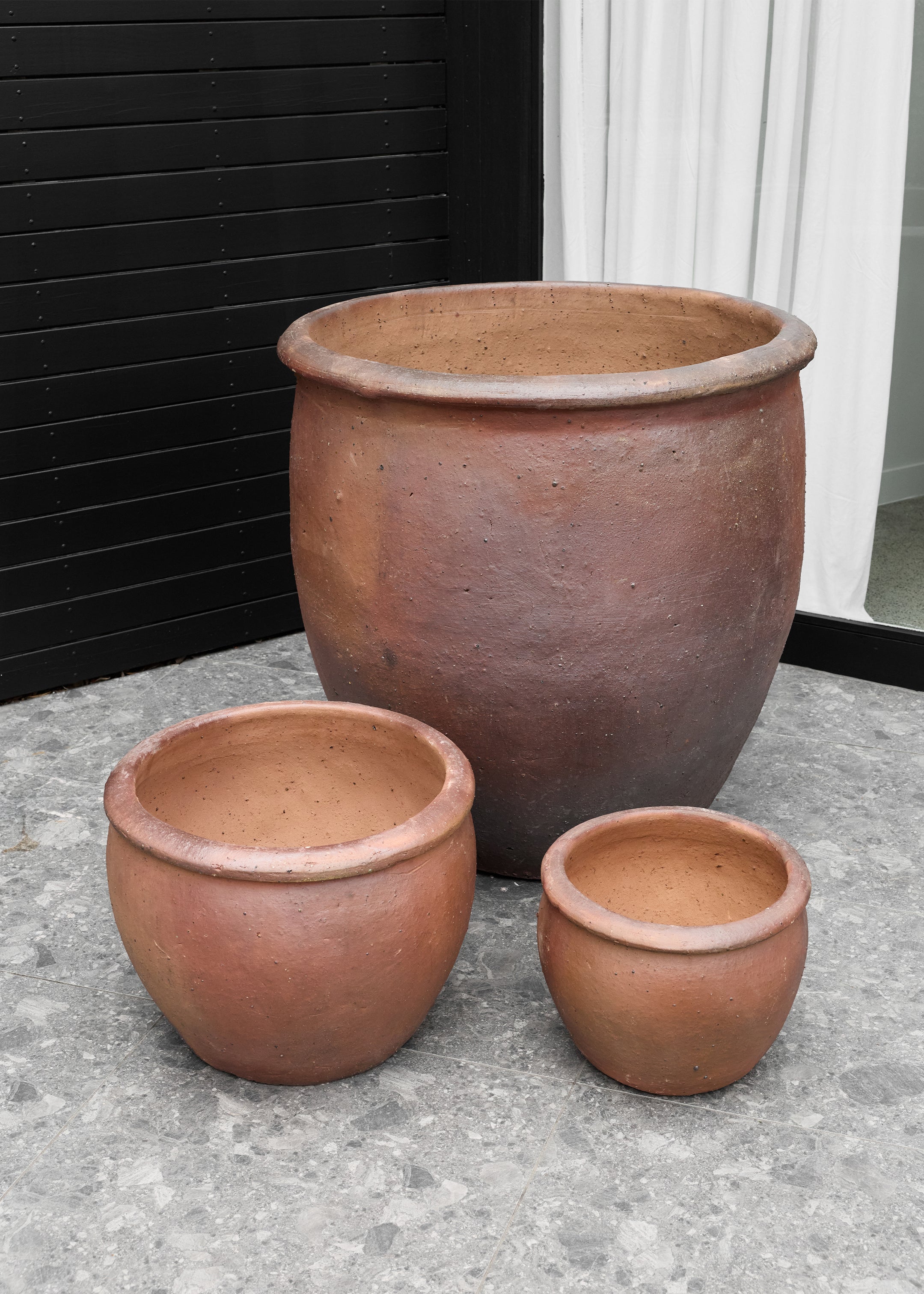 Dara Black Soil Pot / Large