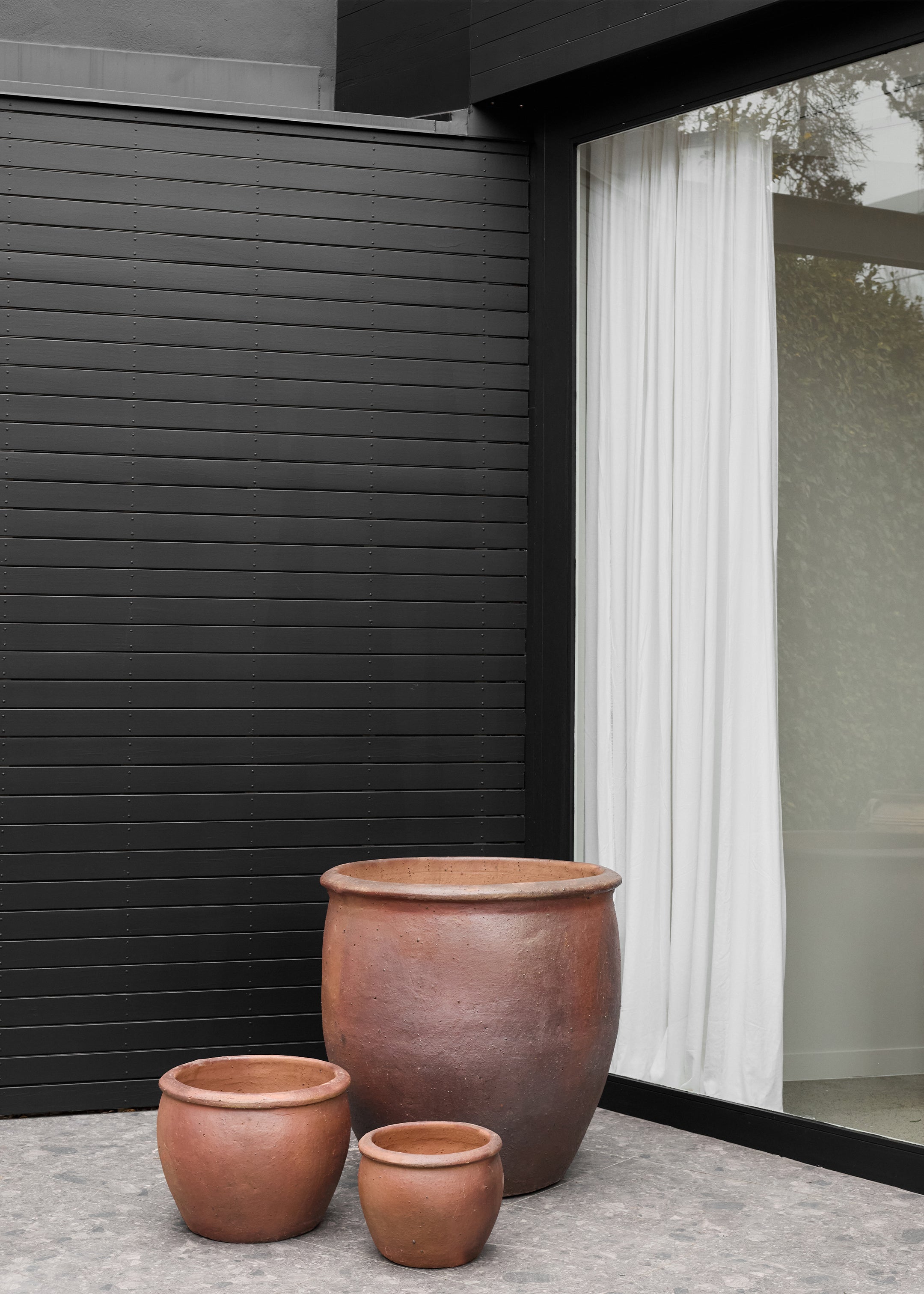 Dara Black Soil Pot / Large