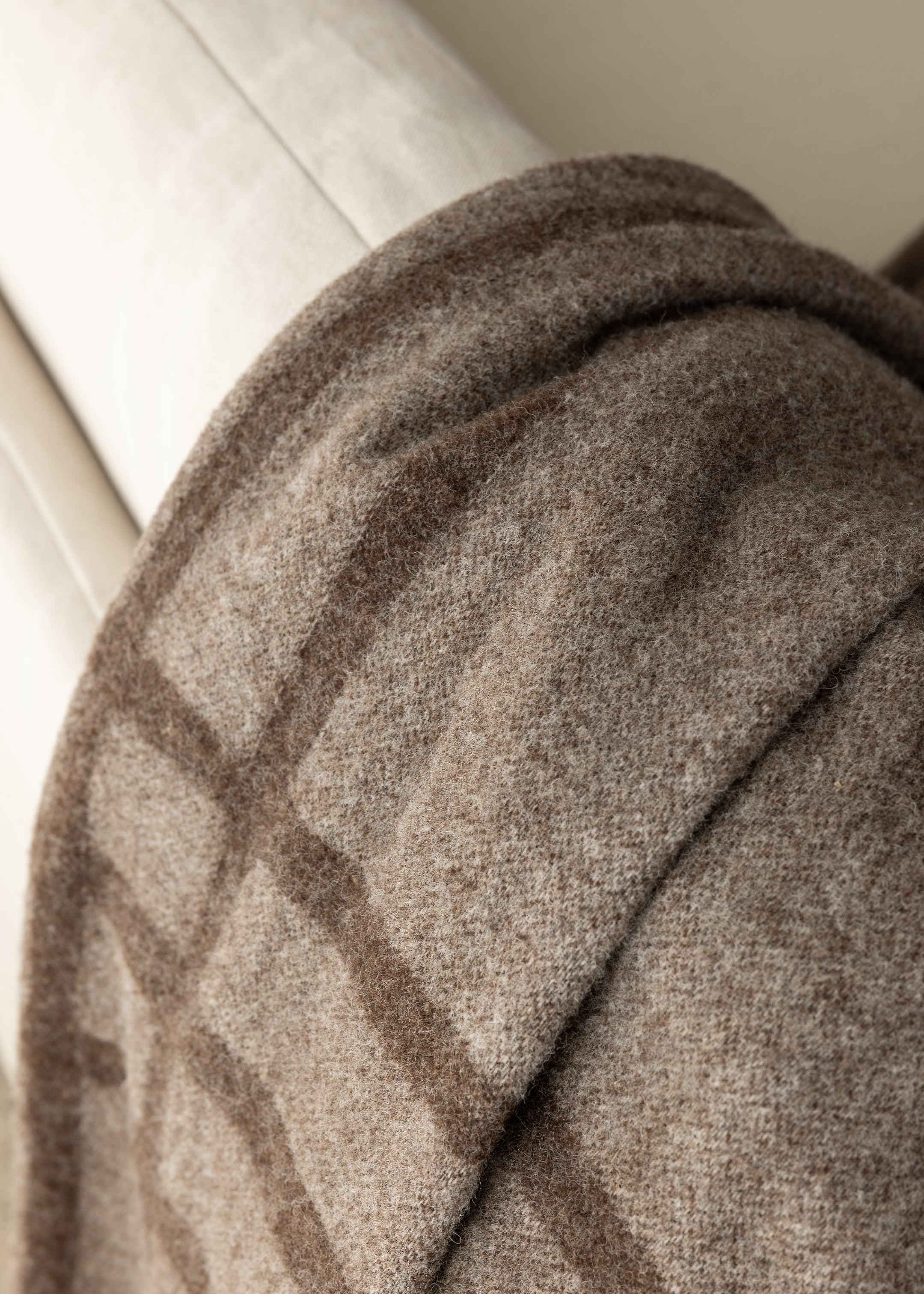 Fiordland Throw / Walnut