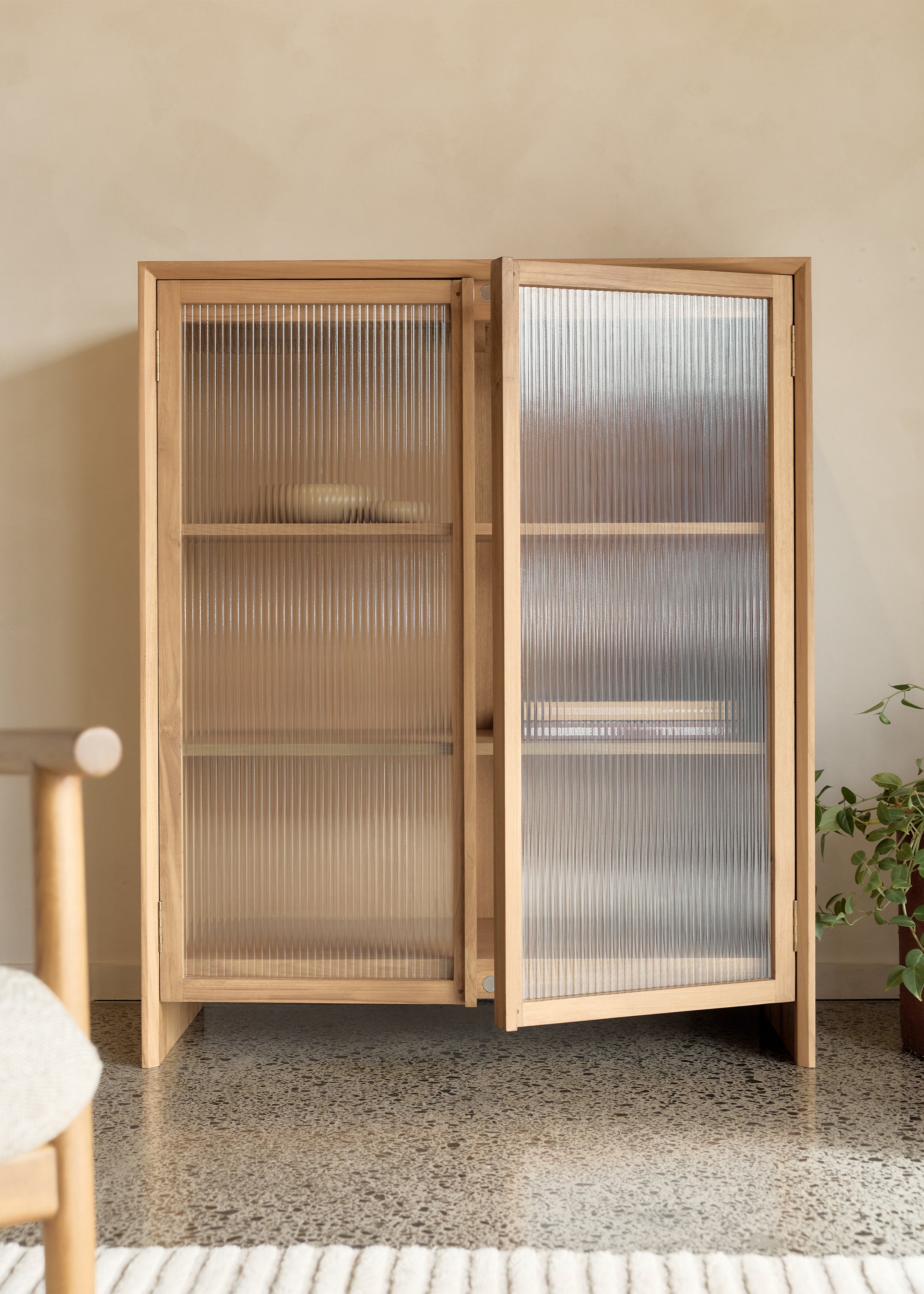 Jasper Glass Cabinet / Low