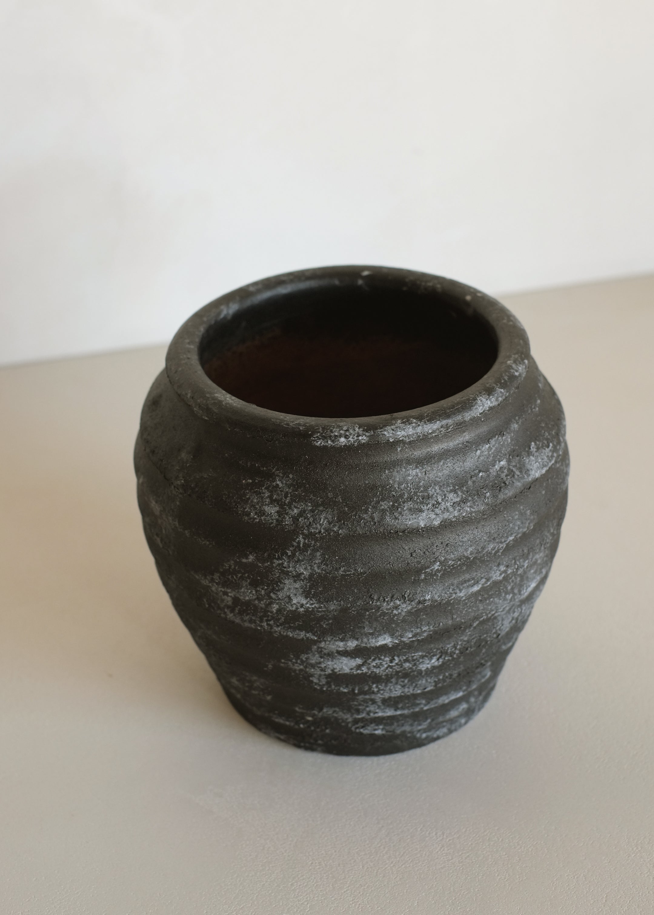 Nemu Antique Vase / Black
