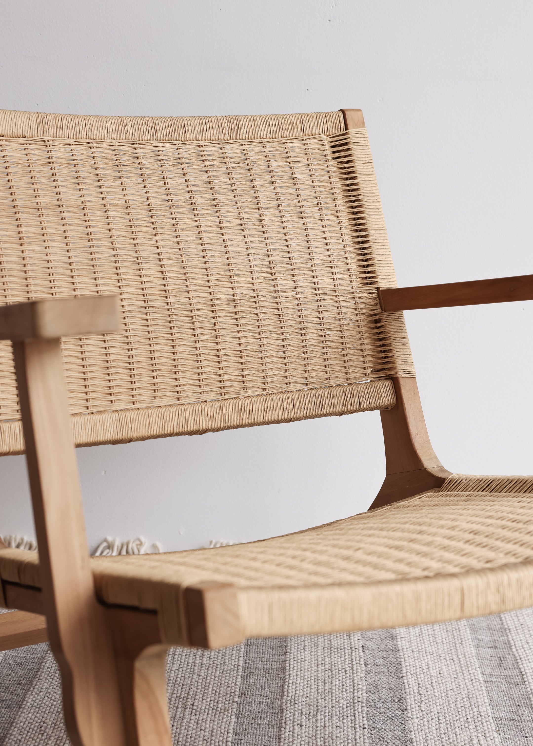 Sunday Teak Lounger with Arm Rest / Natural