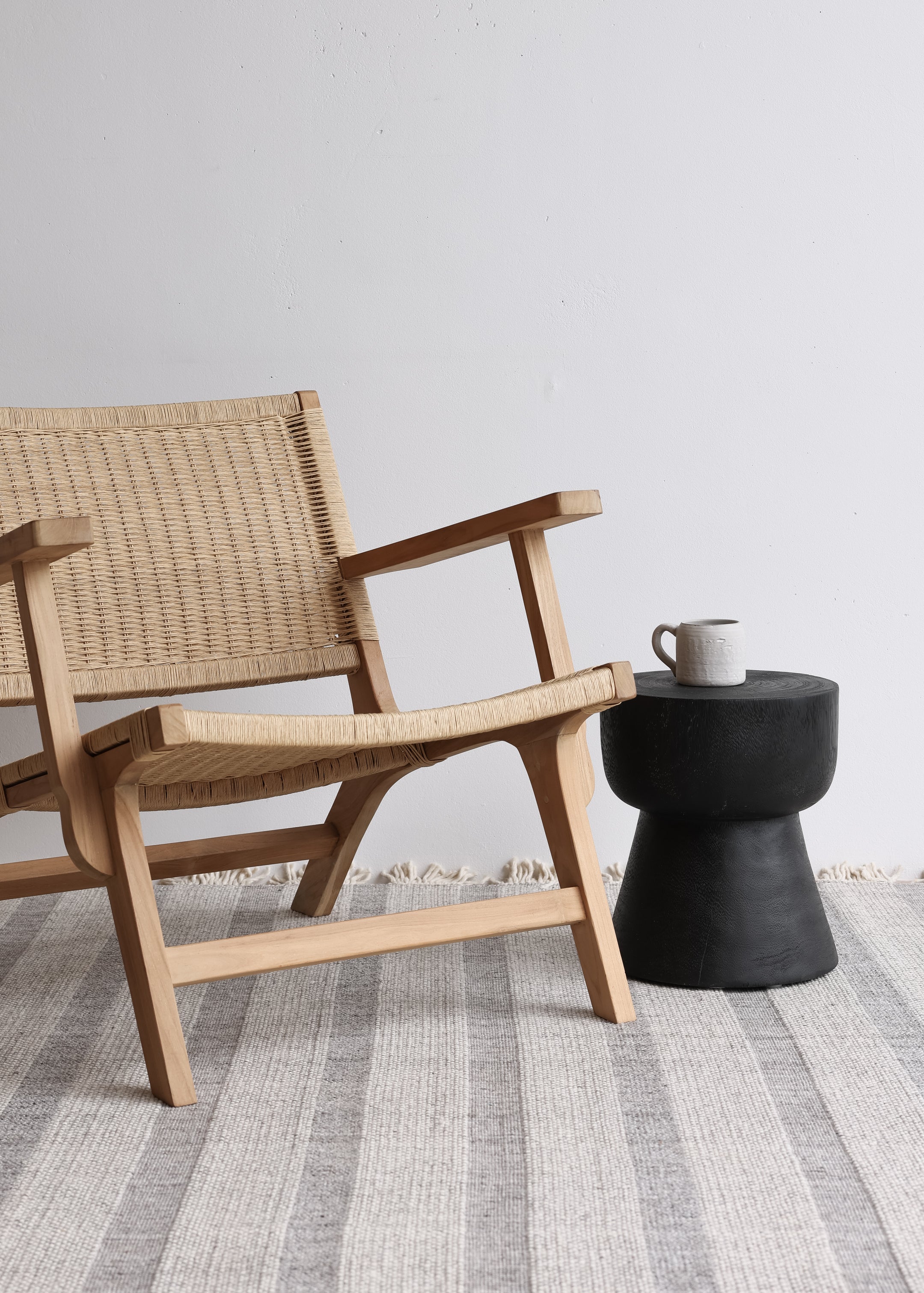 Sunday Teak Lounger with Arm Rest / Natural