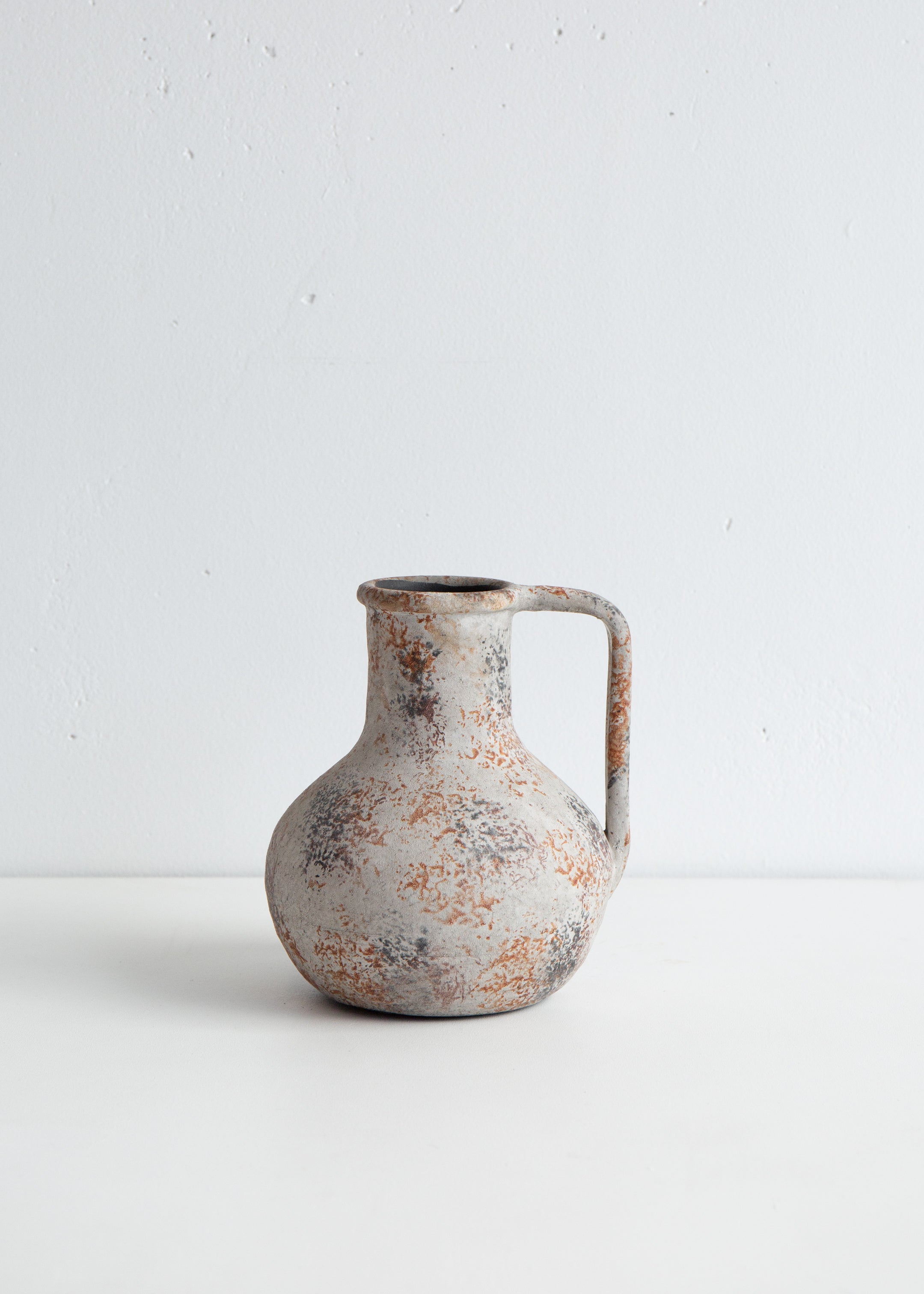 Terracotta vase with handles / Speckled Beige