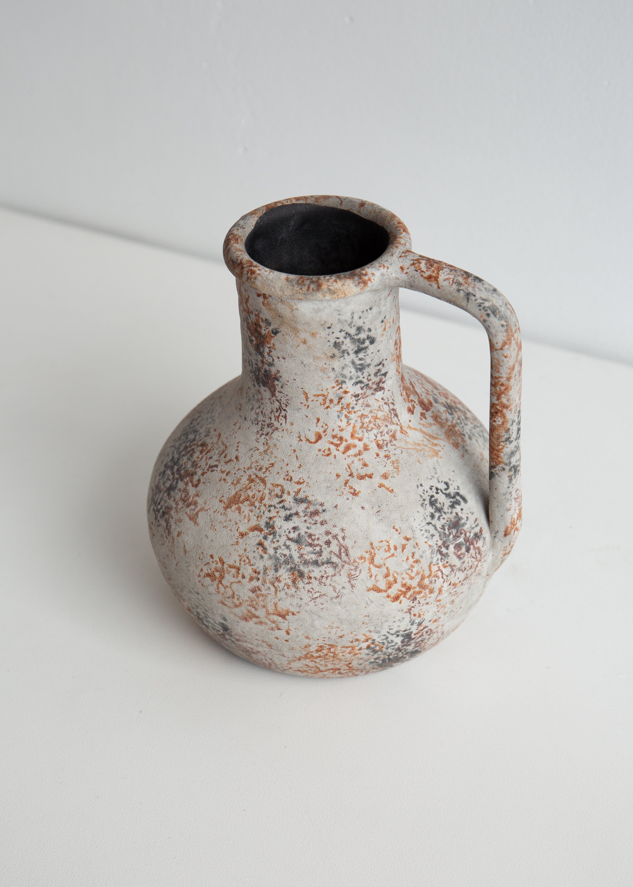 Terracotta vase with handles / Speckled Beige