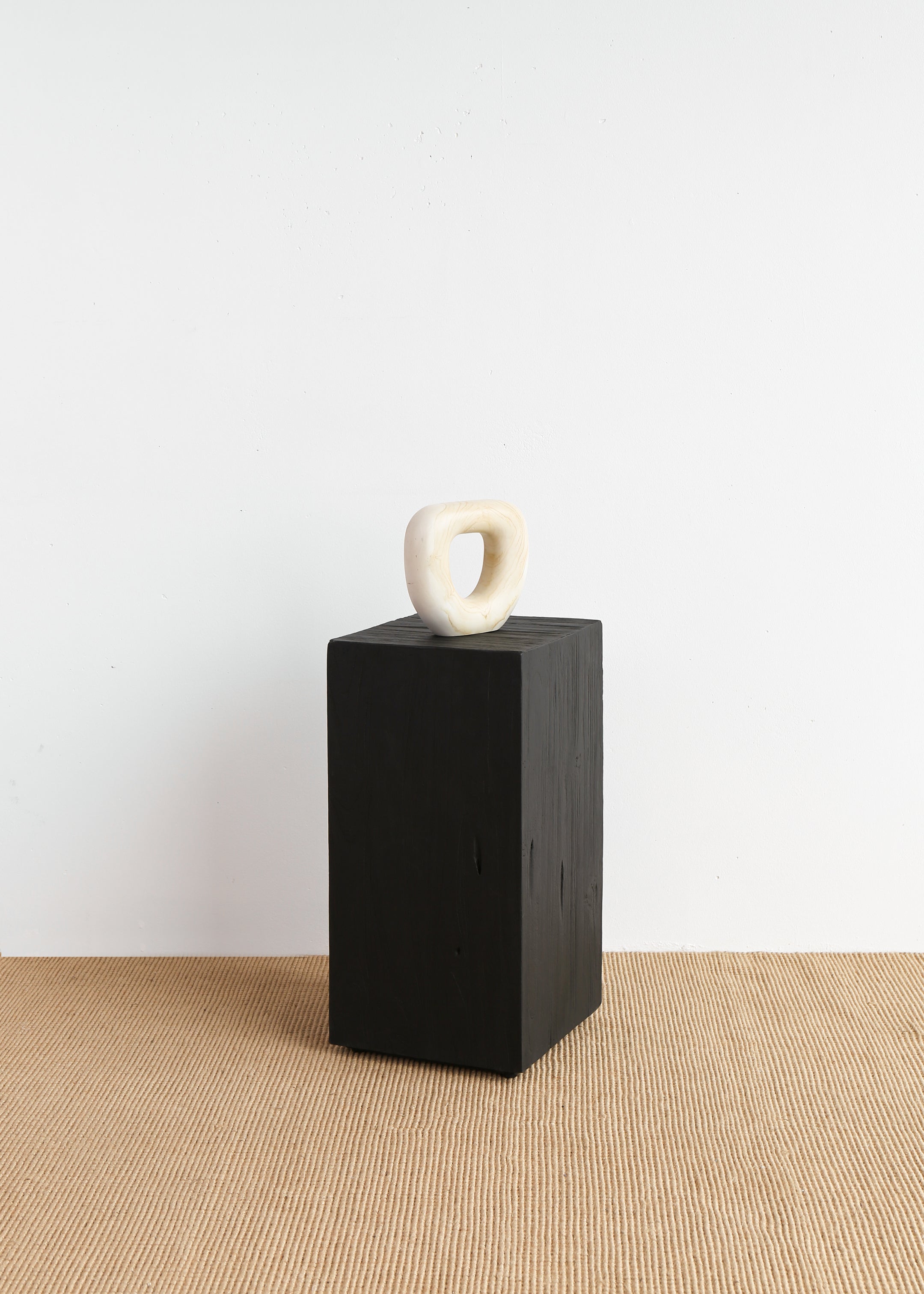 Teak Plinth / Medium / Black